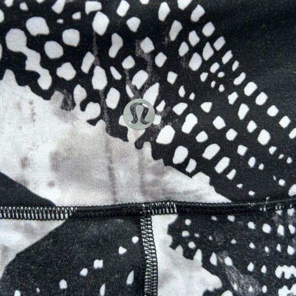 Lululemon Wunder Under Pant, size 6 - Picture 9 of 12